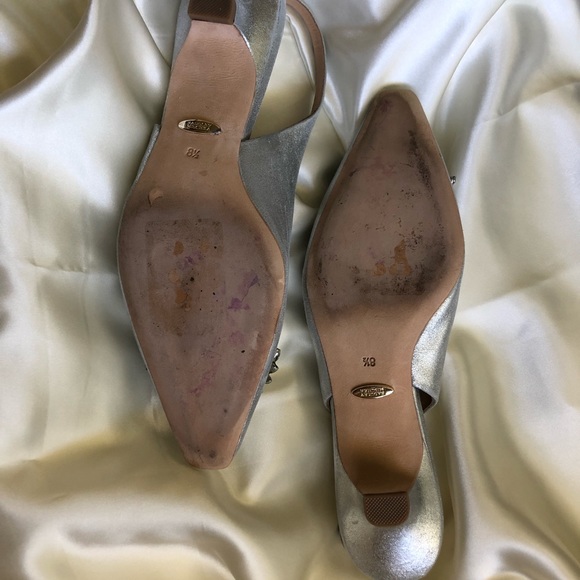 Badgley Mischka Silver Metallic Kitten Heeled Pumps - Picture 15 of 16